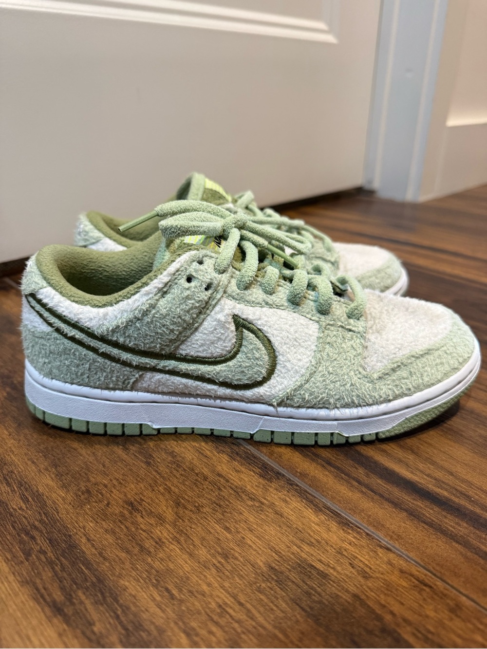 SUPER RARE Nike Low-Top Sneakers in Sage Green and Cream